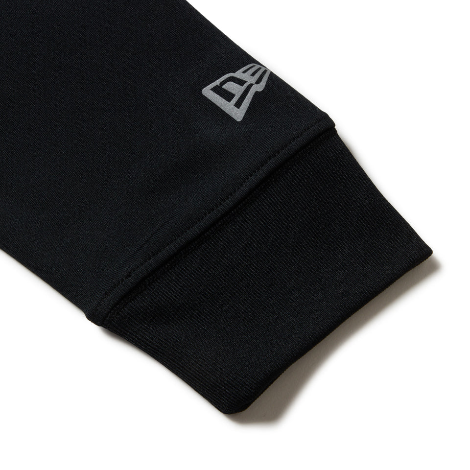 長袖 テック Tシャツ バーティカルロゴ ブラック｜パフォーマンスアパレル | NEW ERA ニューエラ公式オンラインストア