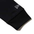 長袖 テック Tシャツ バーティカルロゴ ブラック｜パフォーマンスアパレル | NEW ERA ニューエラ公式オンラインストア