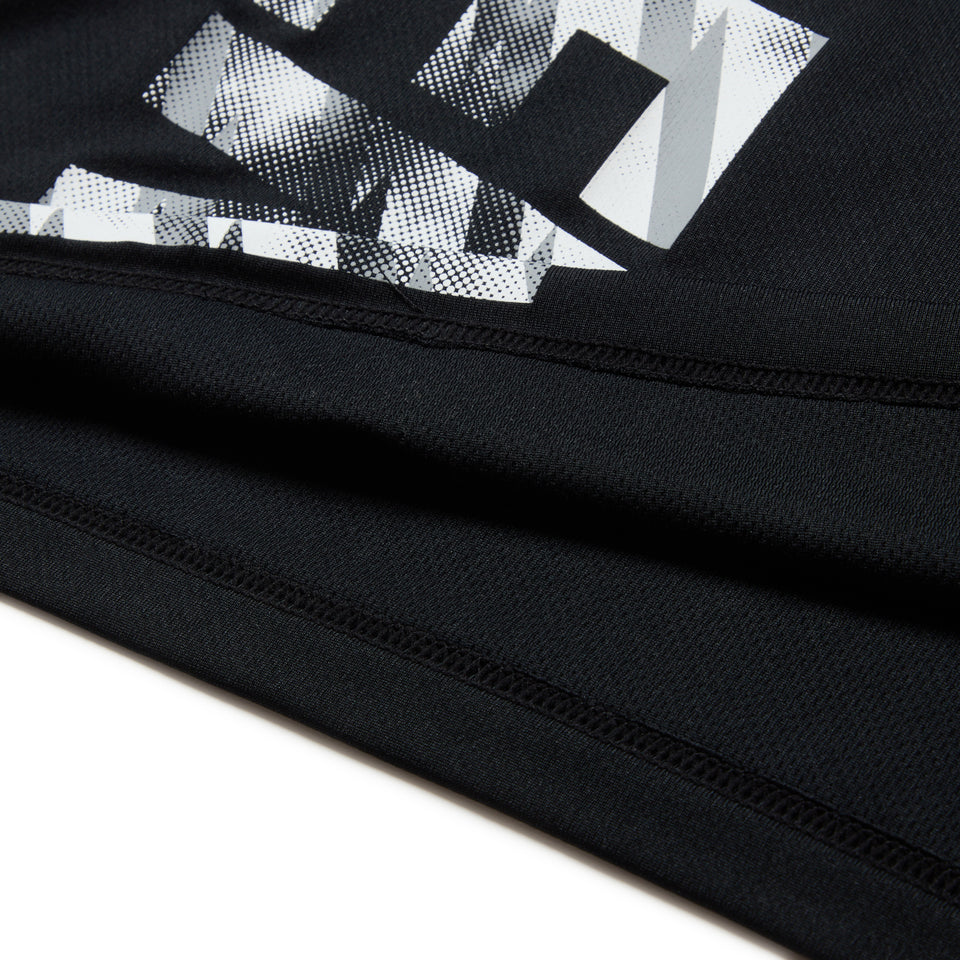 長袖 テック Tシャツ バーティカルロゴ ブラック｜パフォーマンスアパレル | NEW ERA ニューエラ公式オンラインストア