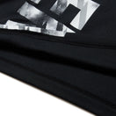 長袖 テック Tシャツ バーティカルロゴ ブラック｜パフォーマンスアパレル | NEW ERA ニューエラ公式オンラインストア