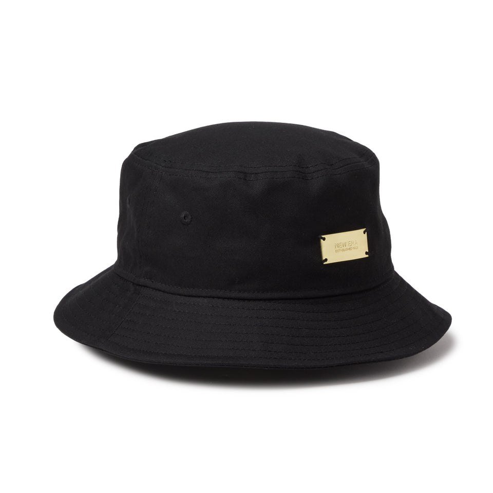 バケット01 Metal Plate メタルプレート  ブラック / メタリックゴールド  | NEW ERA ニューエラ公式オンラインストア