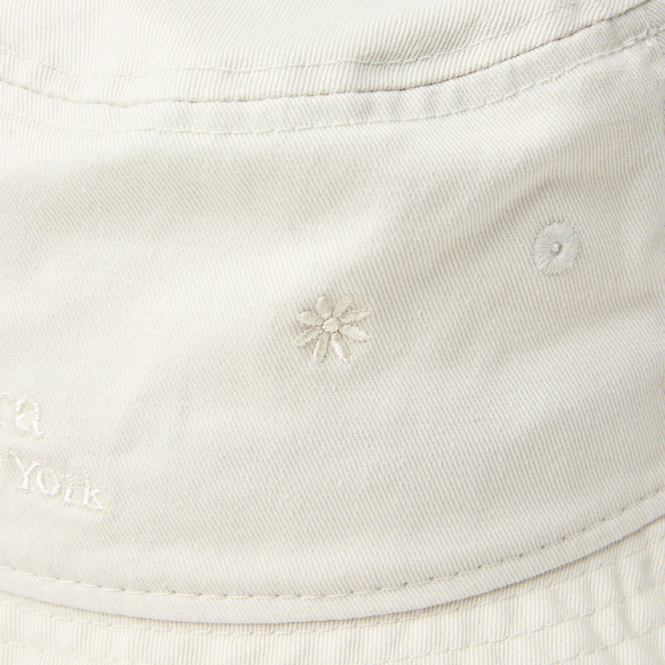 バケット01 Flower Embroidery サンディリネン | NEW ERA ニューエラ公式オンラインストア