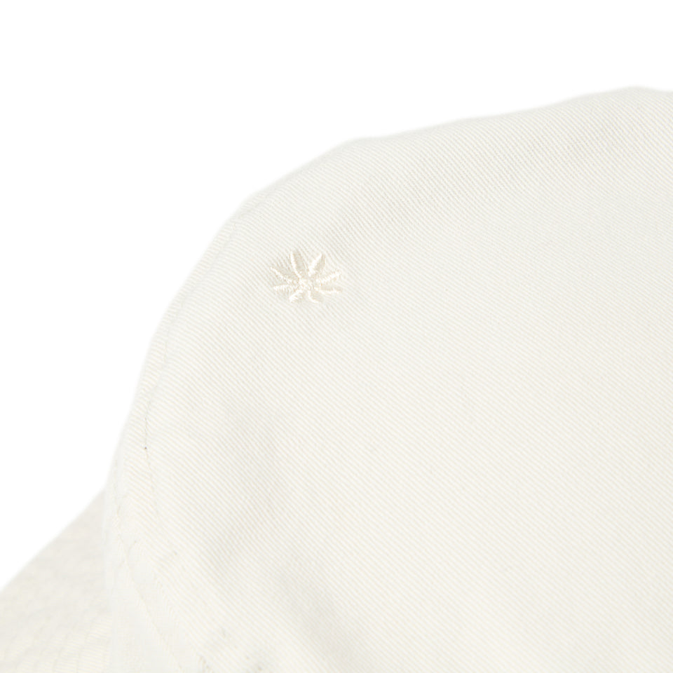 バケット01 Flower Embroidery サンディリネン | NEW ERA ニューエラ公式オンラインストア