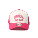 9FORTY A-Frame トラッカー College Logo クロームホワイト/ピンクレモネード/ブライトローズ | NEW ERA ニューエラ公式オンラインストア