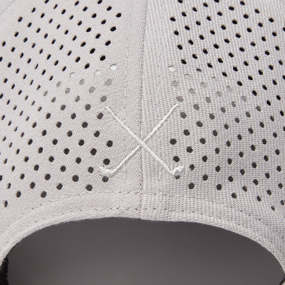 9SEVENTY ストレッチスナップ Laser Perforated グレー｜ゴルフ | NEW ERA ニューエラ公式オンラインストア