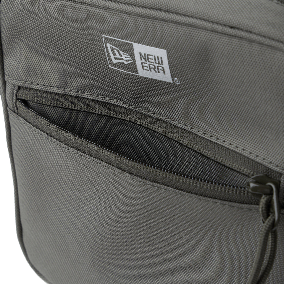 スクエア ショルダーポーチ 1.5L オリーブ | NEW ERA ニューエラ公式オンラインストア