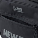 スクエア ショルダーポーチ 1.5L NEW ERAロゴ ブラック | NEW ERA ニューエラ公式オンラインストア