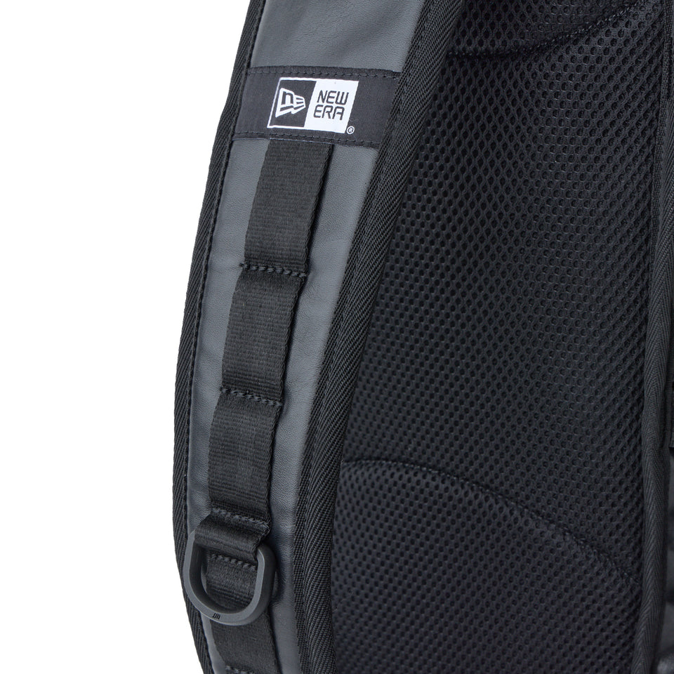 スリングボディバッグ 12L シンセティックレザー ブラック | NEW ERA ニューエラ公式オンラインストア