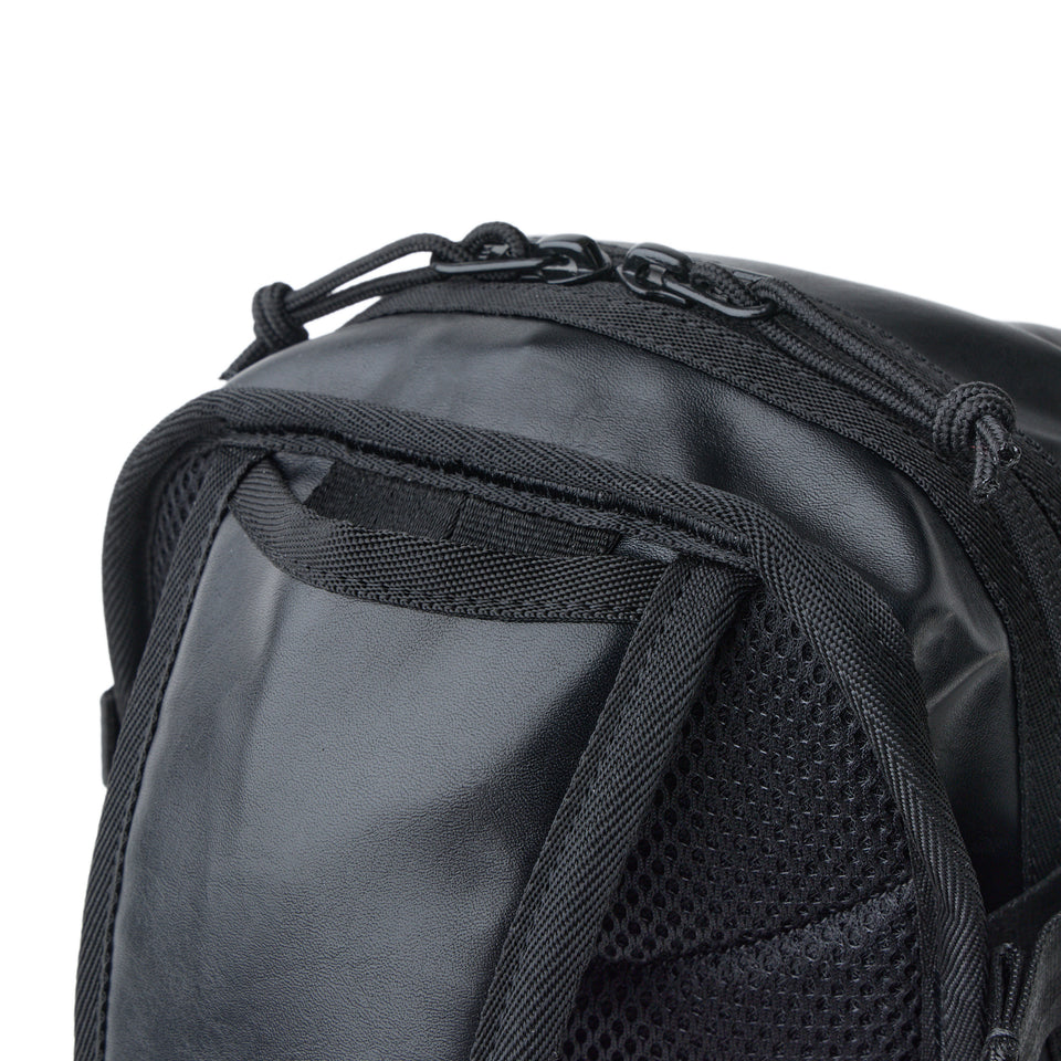 スリングボディバッグ 12L シンセティックレザー ブラック