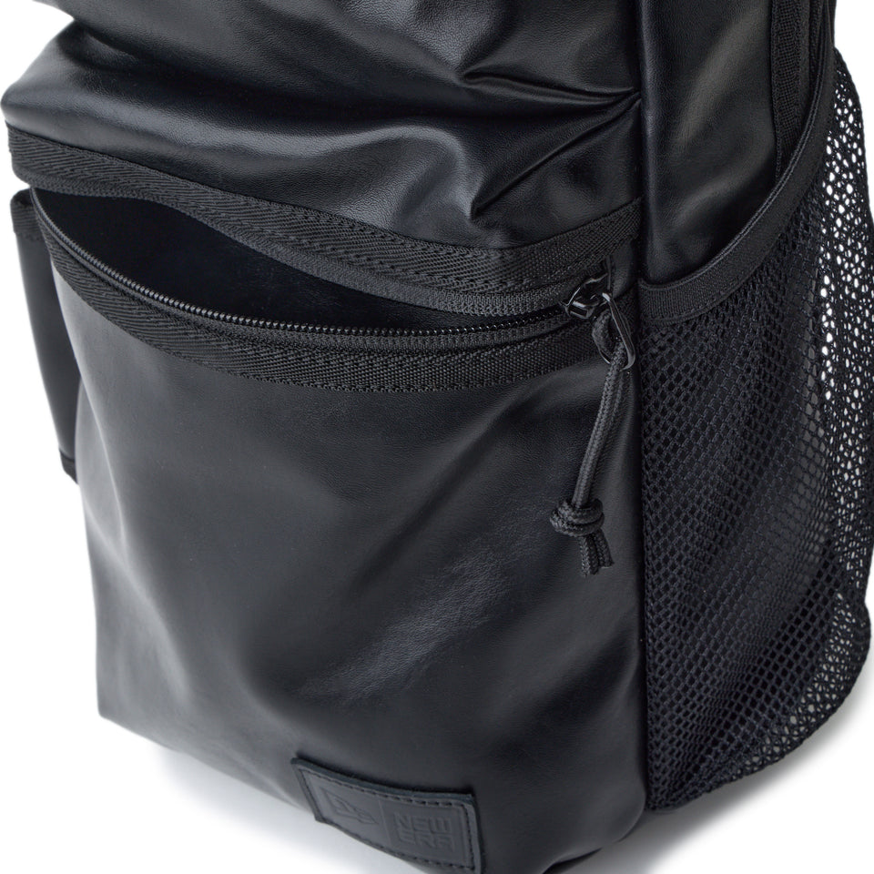 NEW ERA　ニューエラ 　スリングボディバッグ 　ブラックレザー NEW ERA/ニューエラ スリングボディバッグ 12L シンセティックレザー