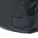 スリングボディバッグ 12L シンセティックレザー ブラック | NEW ERA ニューエラ公式オンラインストア