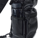 スリングボディバッグ 12L シンセティックレザー ブラック | NEW ERA ニューエラ公式オンラインストア