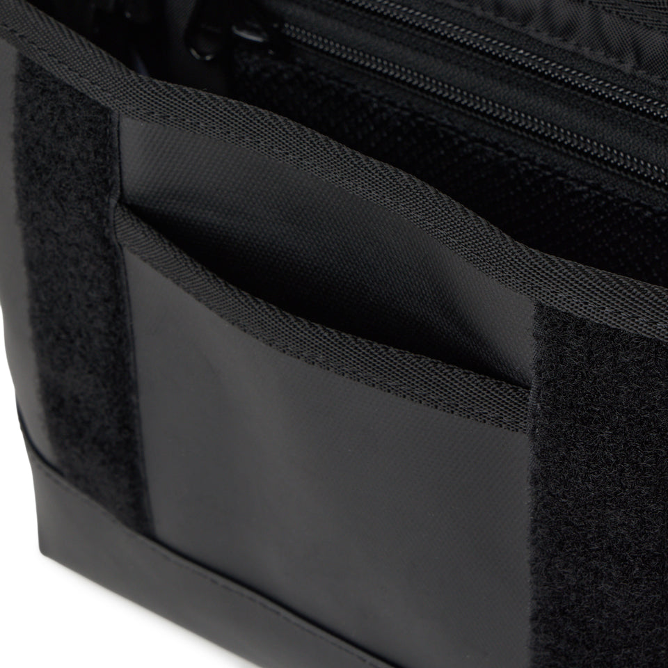 ショルダーバッグ ミニ 3.5L ブラックTPU | NEW ERA ニューエラ公式オンラインストア