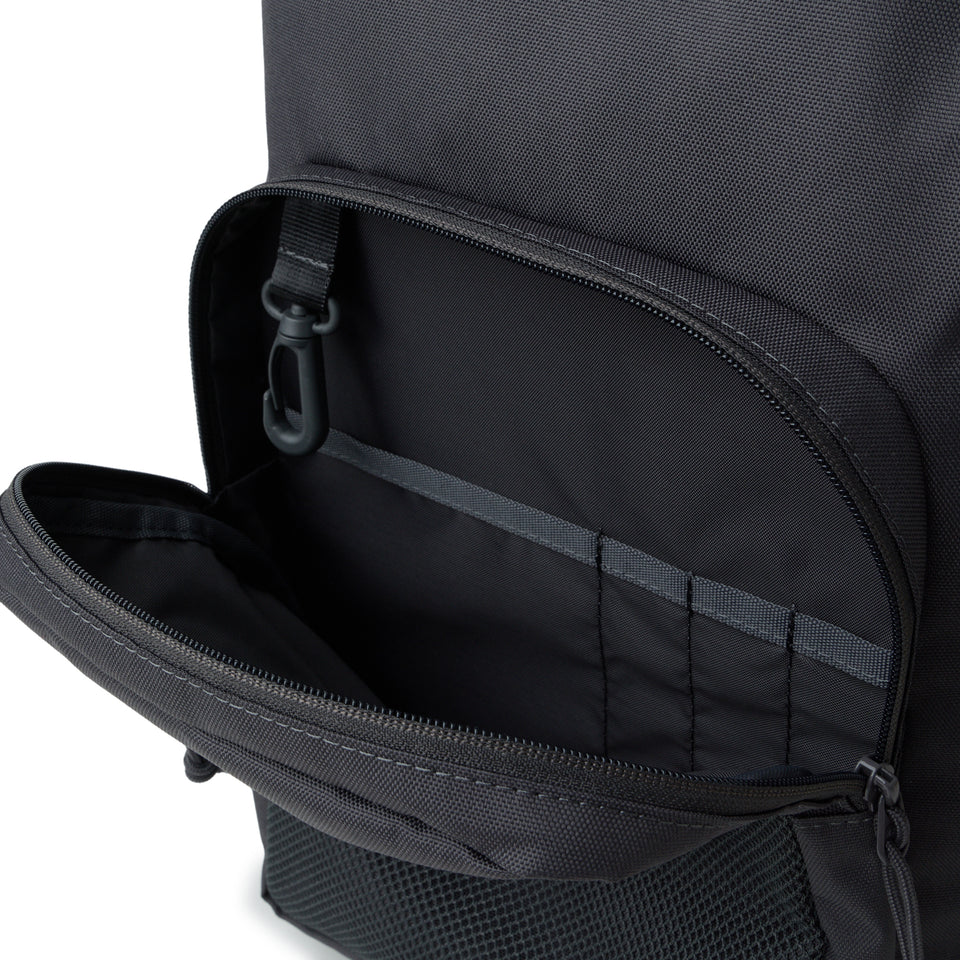 キャンパスパック 35L グラファイト | NEW ERA ニューエラ公式オンラインストア