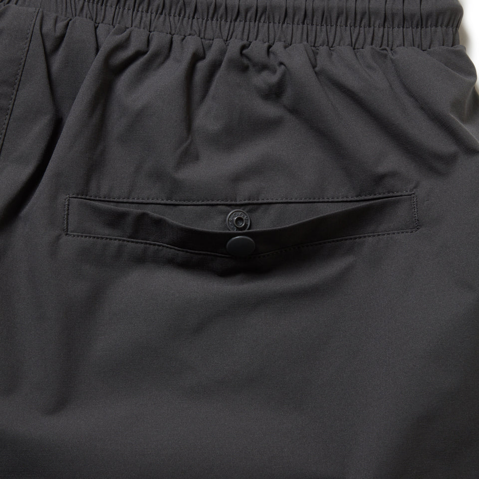 ユーティリティー ショートパンツ チャコールグレー | アウトドア | NEW ERA ニューエラ公式オンラインストア