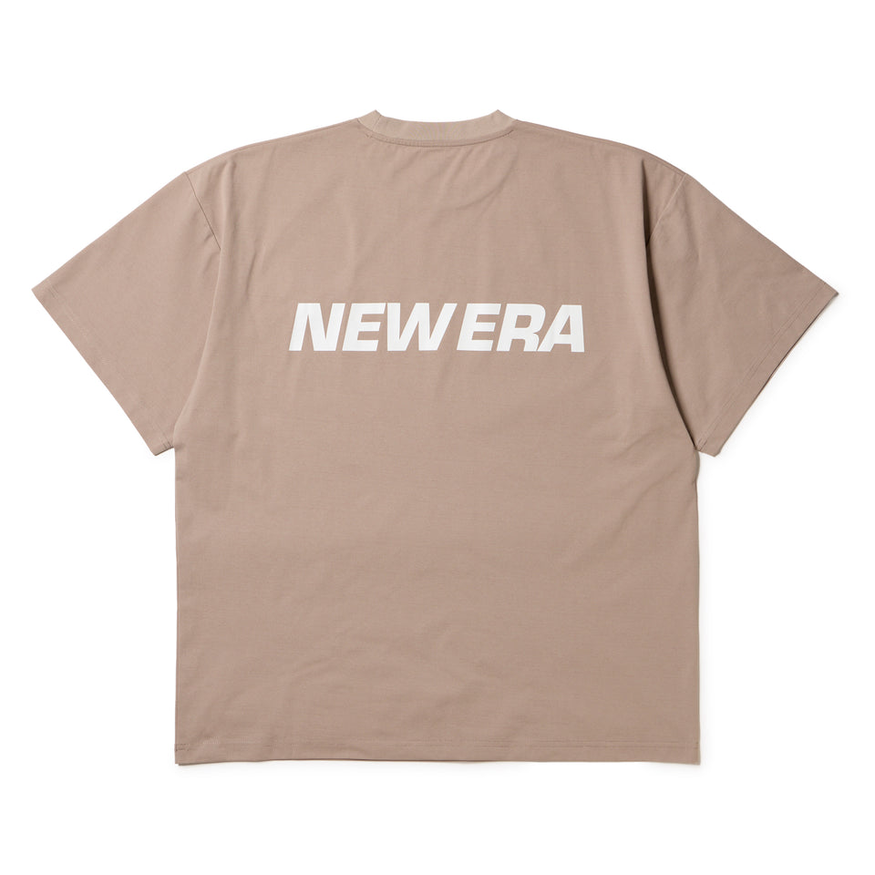 半袖 ユーティリティー オーバーサイズド　Tシャツ Wordmark Logo アッシュブラウン | アウトドア | NEW ERA ニューエラ公式オンラインストア
