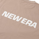 半袖 ユーティリティー オーバーサイズド　Tシャツ Wordmark Logo アッシュブラウン | アウトドア | NEW ERA ニューエラ公式オンラインストア