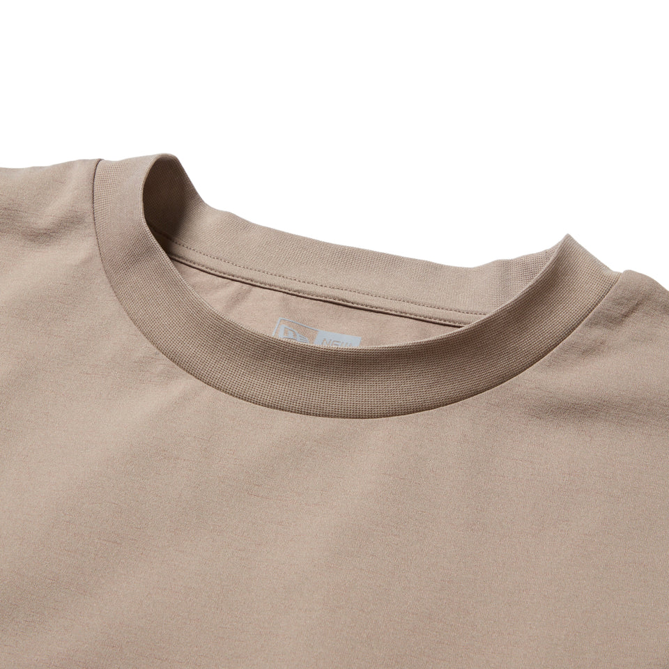 長袖 ユーティリティー オーバーサイズド　Tシャツ Wordmark Logo アッシュブラウン | アウトドア | NEW ERA ニューエラ公式オンラインストア