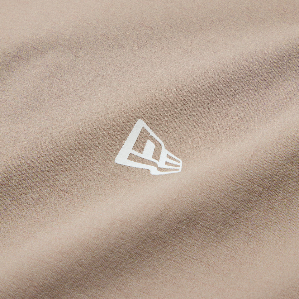 長袖 ユーティリティー オーバーサイズド　Tシャツ Wordmark Logo アッシュブラウン | アウトドア | NEW ERA ニューエラ公式オンラインストア