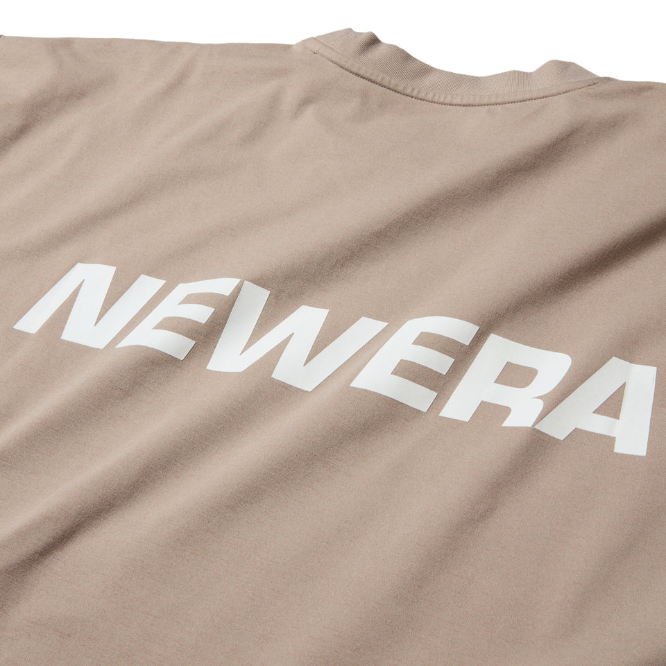長袖 ユーティリティー オーバーサイズド　Tシャツ Wordmark Logo アッシュブラウン | アウトドア | NEW ERA ニューエラ公式オンラインストア