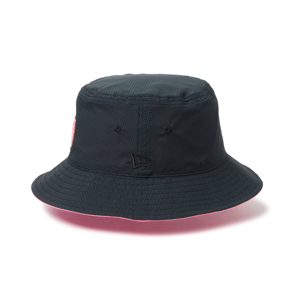 バケット01  リバーシブル Tech Air ブラック ストロベリー｜アウトドア | NEW ERA ニューエラ公式オンラインストア