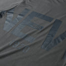 半袖 オーバーサイズド コットン Tシャツ Zoom Up Logo グラファイト | NEW ERA ニューエラ公式オンラインストア