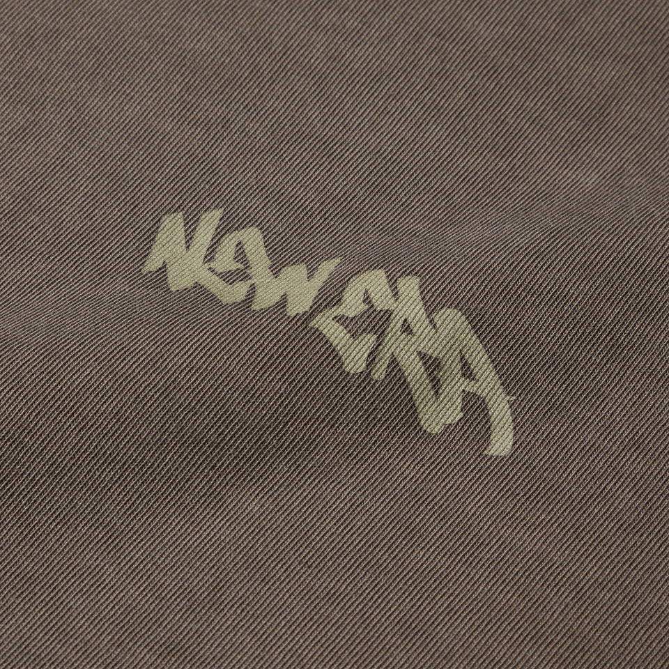 半袖 ガーメントダイ コットン Tシャツ Tagging ブラウン | NEW ERA ニューエラ公式オンラインストア