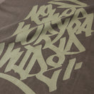 半袖 ガーメントダイ コットン Tシャツ Tagging ブラウン | NEW ERA ニューエラ公式オンラインストア