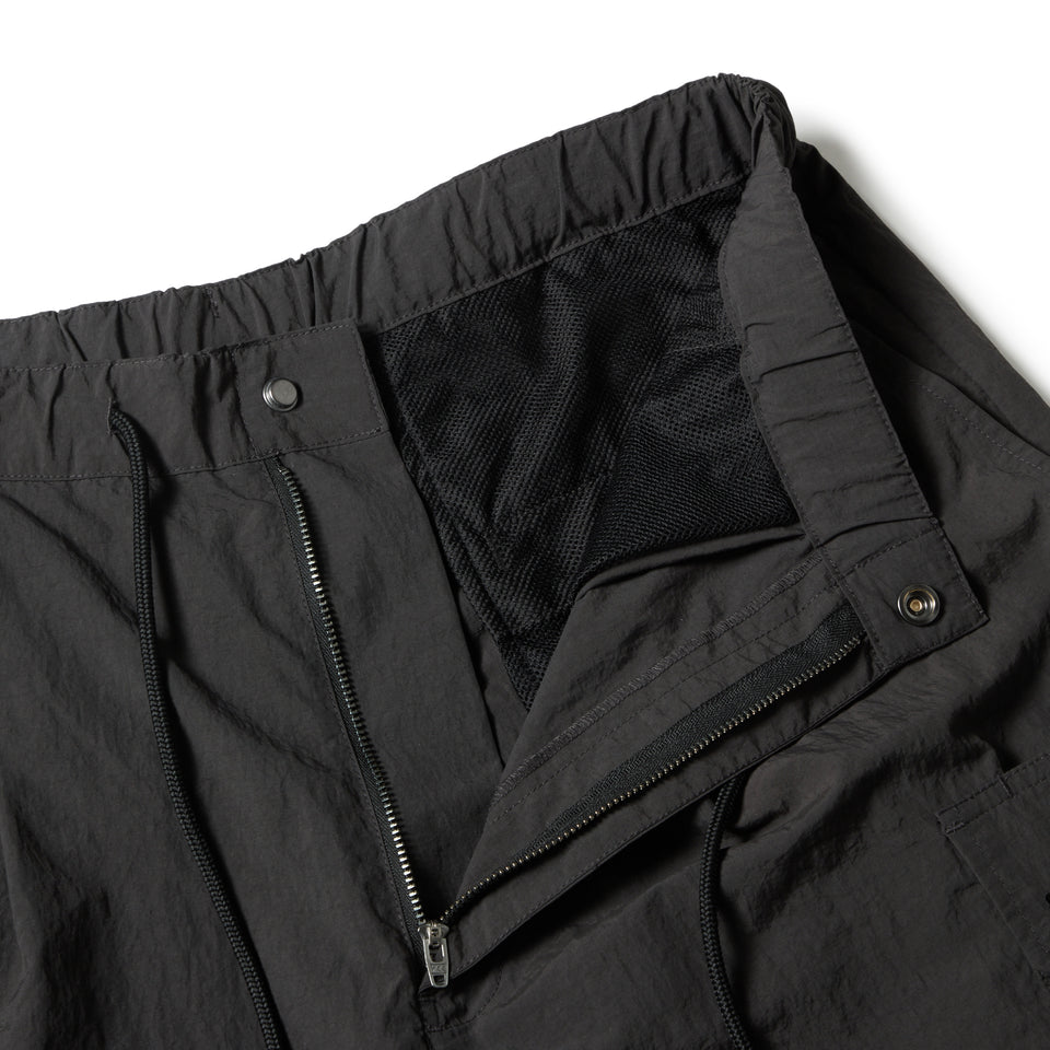 デタッチャブル ナイロン 2WAY カーゴ パンツ チャコール | NEW ERA ニューエラ公式オンラインストア
