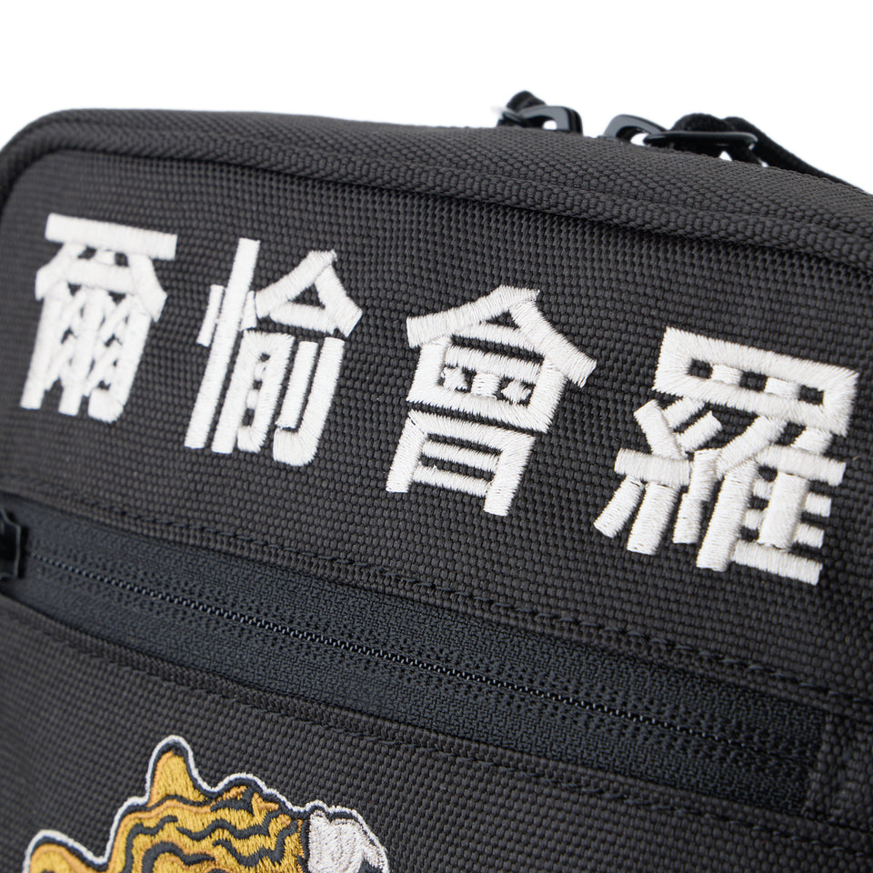 スクエアショルダーポーチ 1.5L KANSAI YAMAMOTO 爾愉會羅 ブラック | NEW ERA ニューエラ公式オンラインストア