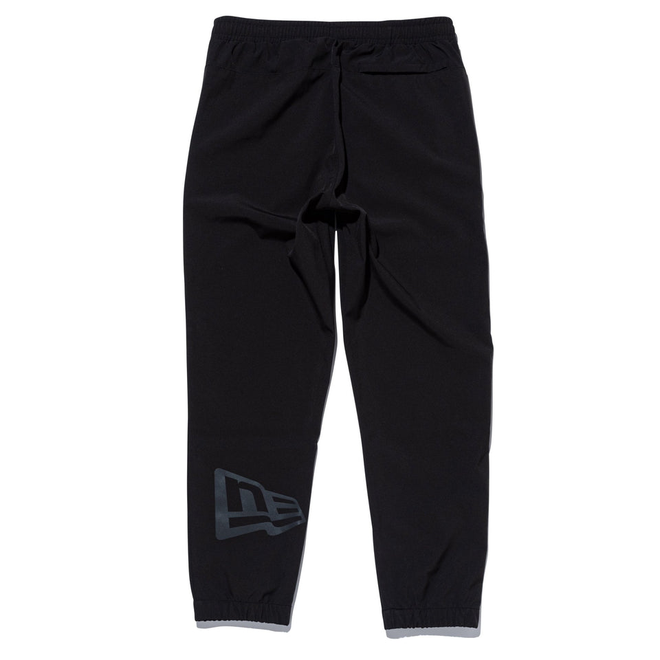 ライト シェルパンツ フラッグロゴ ブラック | パフォーマンスアパレル - 14861205 - S | NEW ERA ニューエラ公式オンラインストア