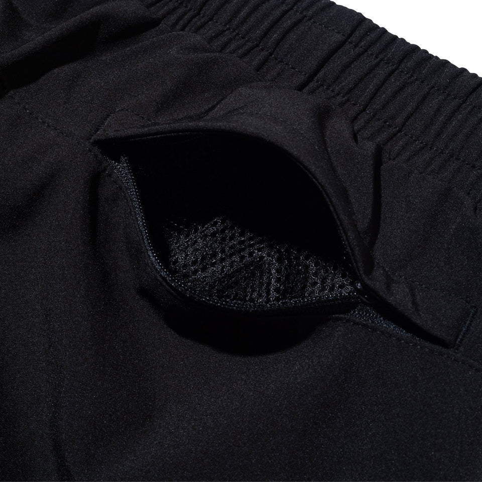 ライト シェルパンツ フラッグロゴ ブラック | パフォーマンスアパレル - 14861205 - S | NEW ERA ニューエラ公式オンラインストア