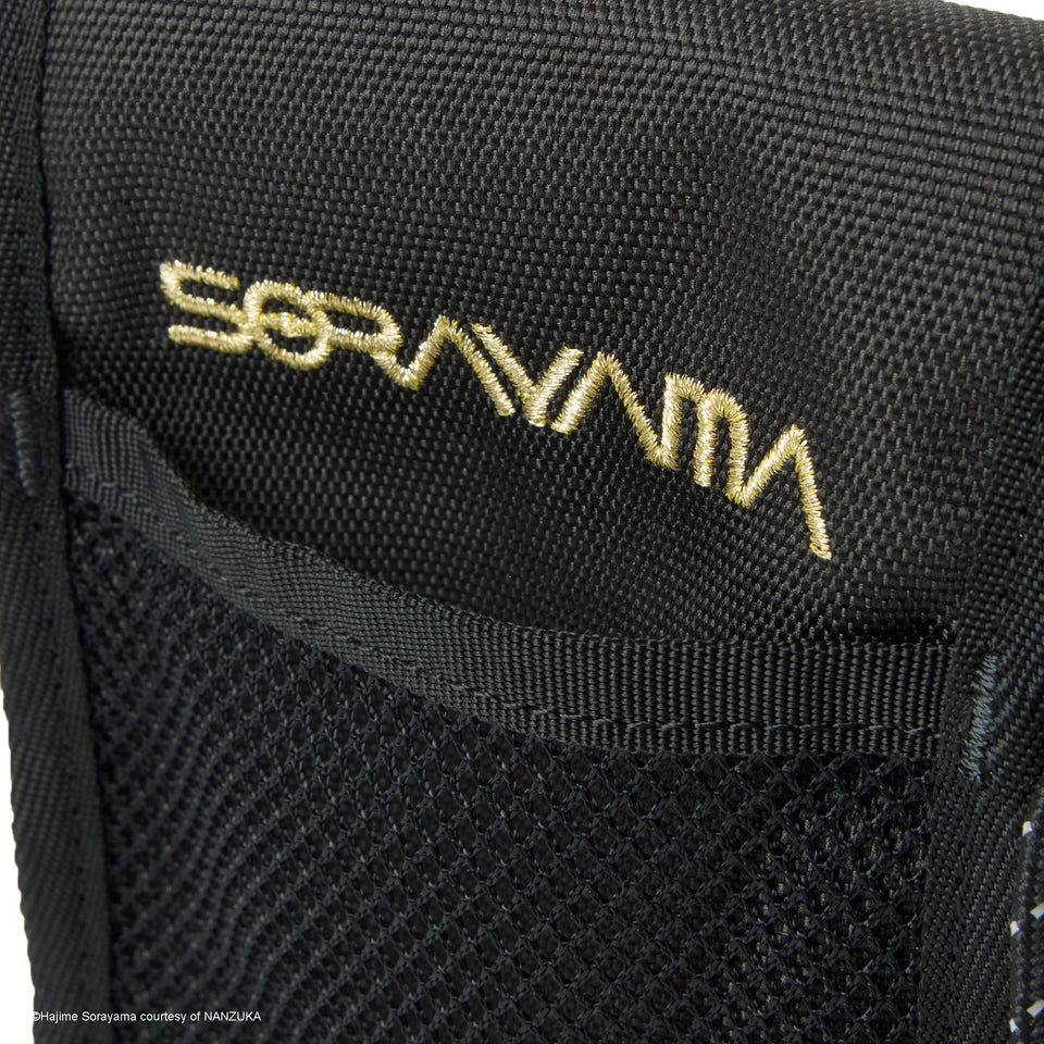 ネックポーチ 0.3L HAJIME SORAYAMA TPUロゴ ブラック | NEW ERA ニューエラ公式オンラインストア