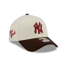 9FORTY A-Frame City Script ニューヨーク・ヤンキース クロームホワイト ブラウンバイザー | NEW ERA ニューエラ公式オンラインストア