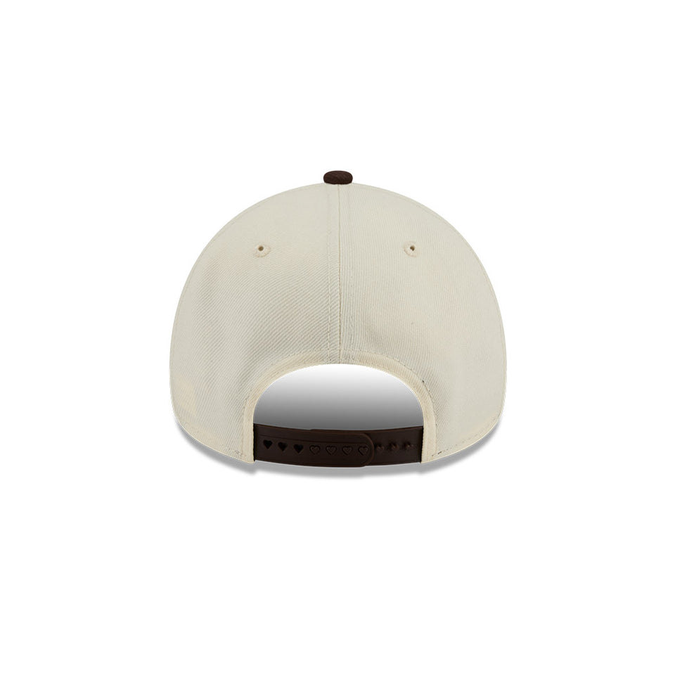 9FORTY A-Frame City Script ニューヨーク・ヤンキース クロームホワイト ブラウンバイザー | NEW ERA ニューエラ公式オンラインストア