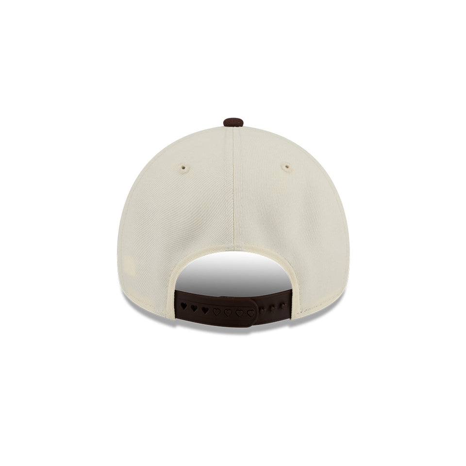 9FORTY A-Frame City Script ロサンゼルス・ドジャース クロームホワイト ブラウンバイザー | NEW ERA ニューエラ公式オンラインストア