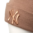 ベーシック カフニット ニューヨーク・ヤンキース  Tonal Logo ベージュ | NEW ERA ニューエラ公式オンラインストア