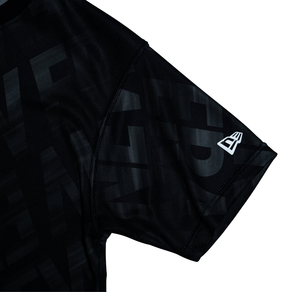 キッズ Youth 半袖 テック Tシャツ オールオーバー ブラック | パフォーマンスアパレル | NEW ERA ニューエラ公式オンラインストア
