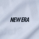半袖 テック Tシャツ　Rear Archive ホワイト レギュラーフィット | パフォーマンスアパレル | NEW ERA ニューエラ公式オンラインストア