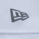 半袖 テック Tシャツ　Rear Archive ホワイト レギュラーフィット | パフォーマンスアパレル | NEW ERA ニューエラ公式オンラインストア