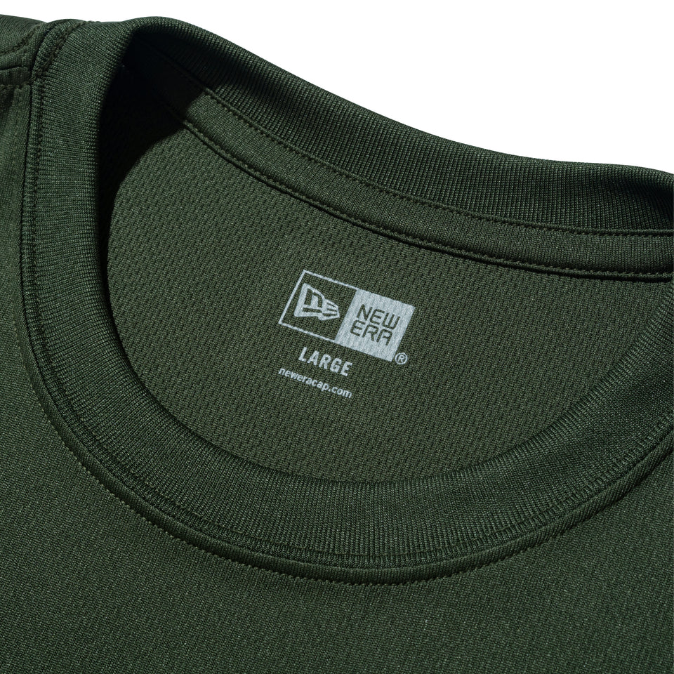 半袖 テック Tシャツ　Rear Archive オリーブ レギュラーフィット | パフォーマンスアパレル | NEW ERA ニューエラ公式オンラインストア