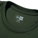 半袖 テック Tシャツ　Rear Archive オリーブ レギュラーフィット | パフォーマンスアパレル | NEW ERA ニューエラ公式オンラインストア