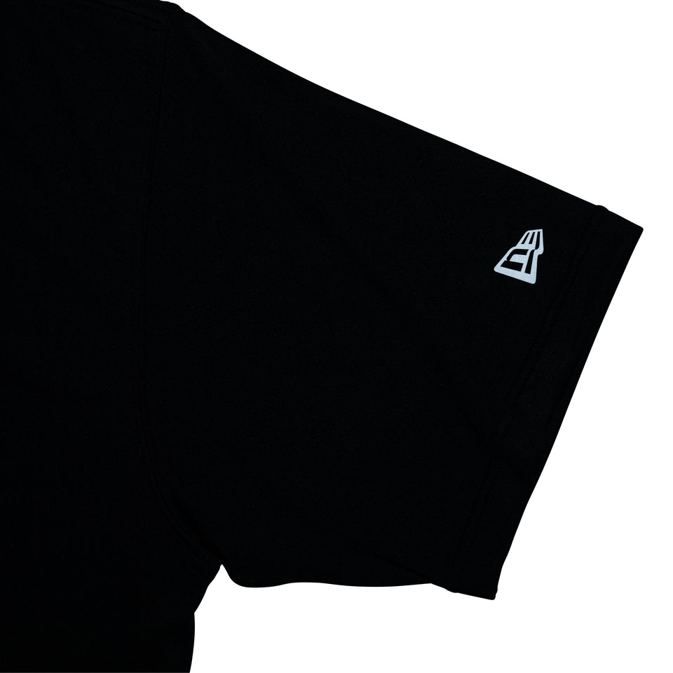 半袖 テック Tシャツ　Rear Archive ブラック レギュラーフィット | パフォーマンスアパレル | NEW ERA ニューエラ公式オンラインストア