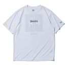 半袖 テック Tシャツ Old English ホワイト レギュラーフィット | パフォーマンスアパレル | NEW ERA ニューエラ公式オンラインストア