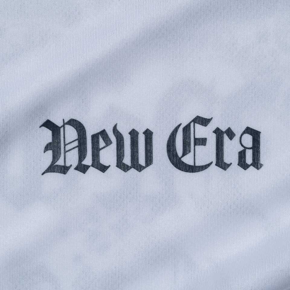 半袖 テック Tシャツ Old English ホワイト レギュラーフィット | パフォーマンスアパレル | NEW ERA ニューエラ公式オンラインストア