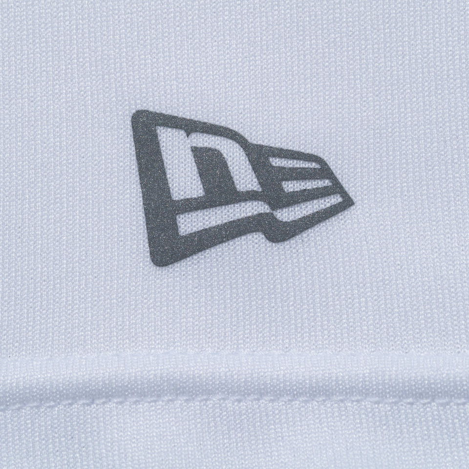 半袖 テック Tシャツ Old English ホワイト レギュラーフィット | パフォーマンスアパレル | NEW ERA ニューエラ公式オンラインストア