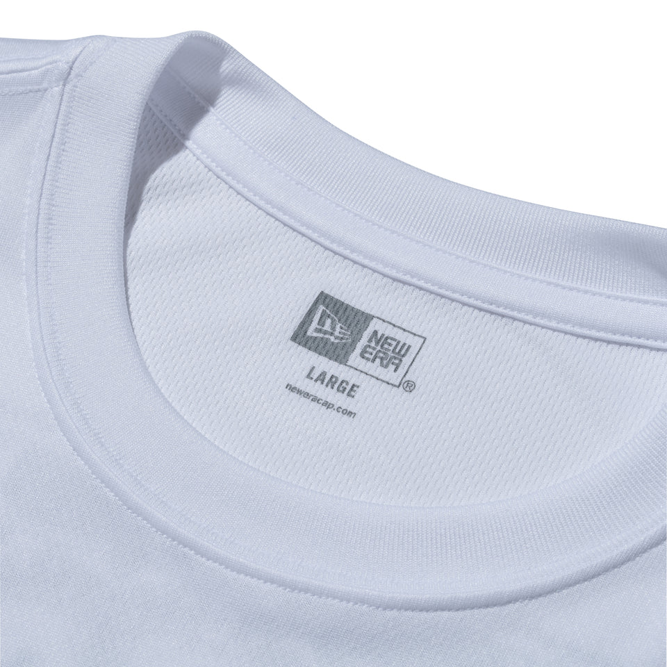 半袖 テック Tシャツ Old English ホワイト レギュラーフィット | パフォーマンスアパレル | NEW ERA ニューエラ公式オンラインストア
