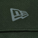 半袖 テック Tシャツ Old English オリーブ レギュラーフィット | パフォーマンスアパレル | NEW ERA ニューエラ公式オンラインストア