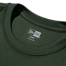 半袖 テック Tシャツ Old English オリーブ レギュラーフィット | パフォーマンスアパレル | NEW ERA ニューエラ公式オンラインストア