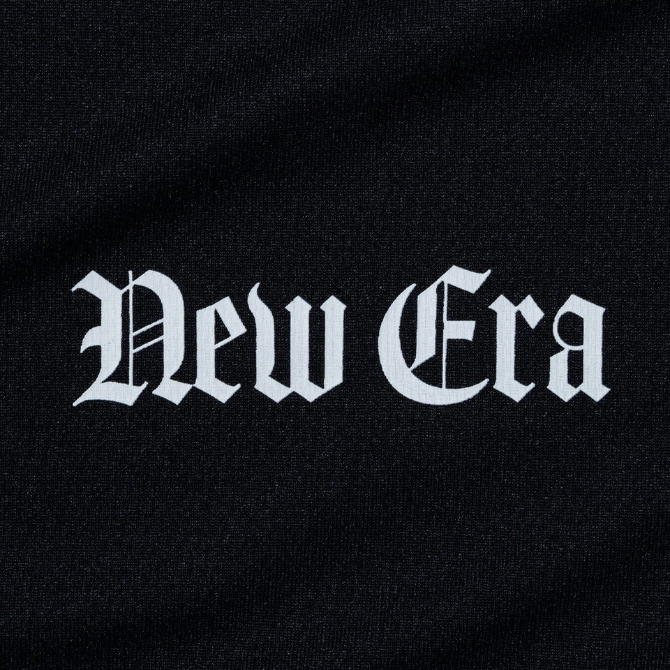 半袖 テック Tシャツ Old English ブラック レギュラーフィット | パフォーマンスアパレル | NEW ERA ニューエラ公式オンラインストア